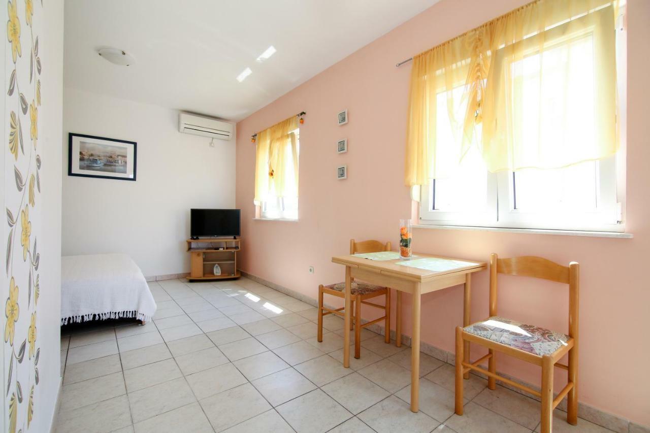 Apartments Antea โรกอซนิซา ภายนอก รูปภาพ