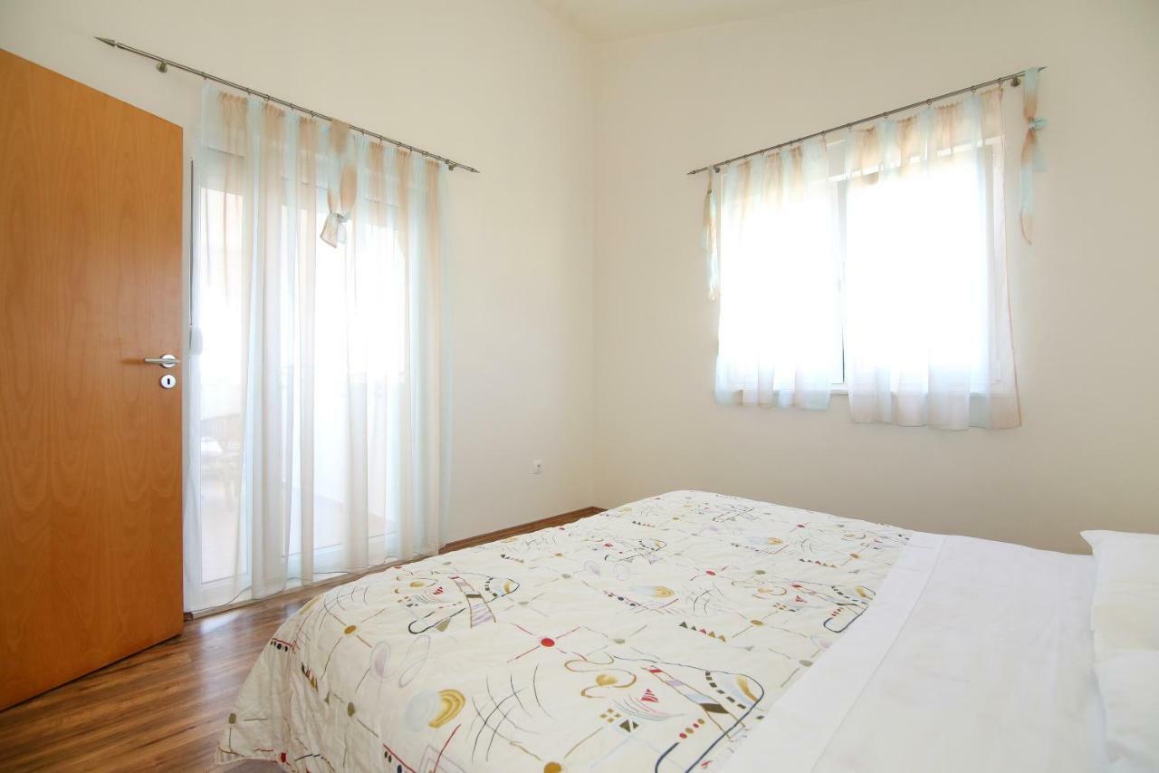 Apartments Antea โรกอซนิซา ภายนอก รูปภาพ