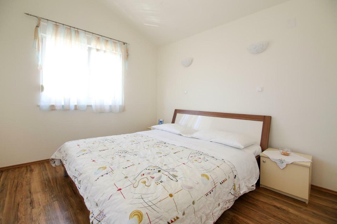 Apartments Antea โรกอซนิซา ภายนอก รูปภาพ